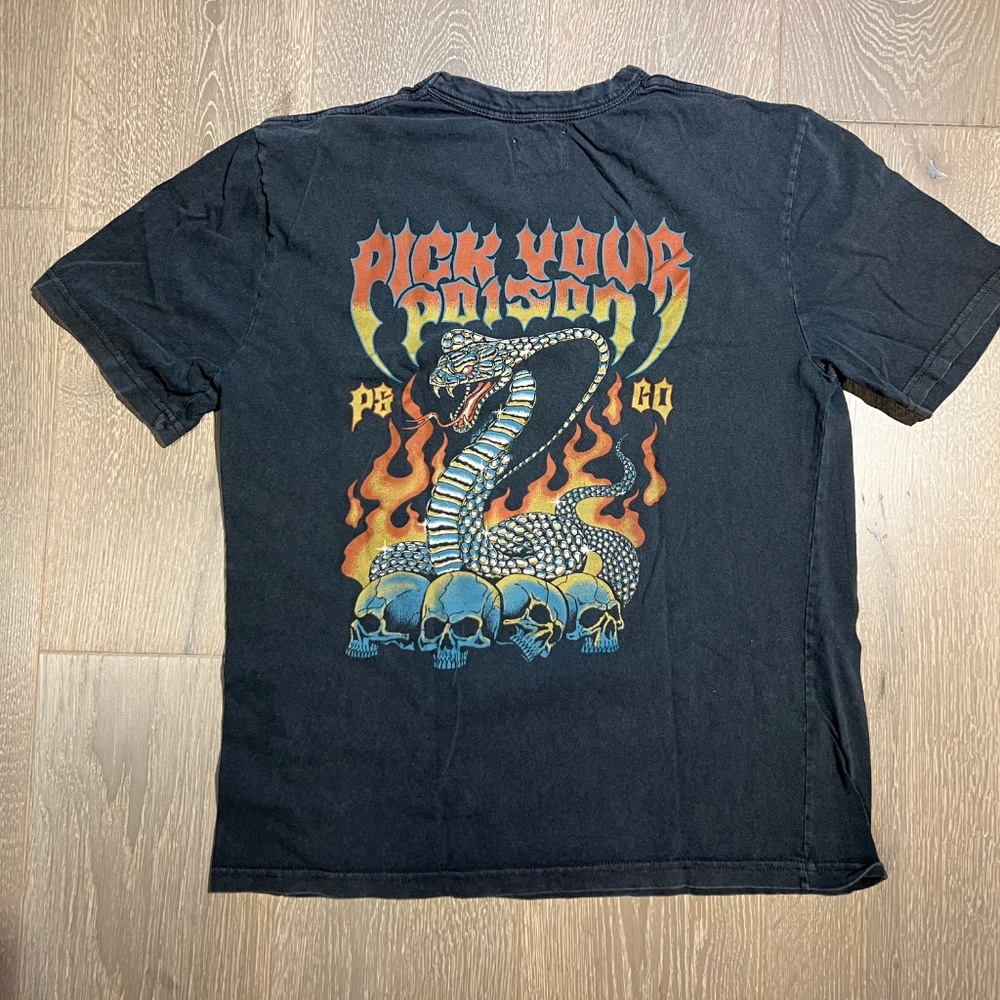 P&CO "pick your poison" men's size small tee